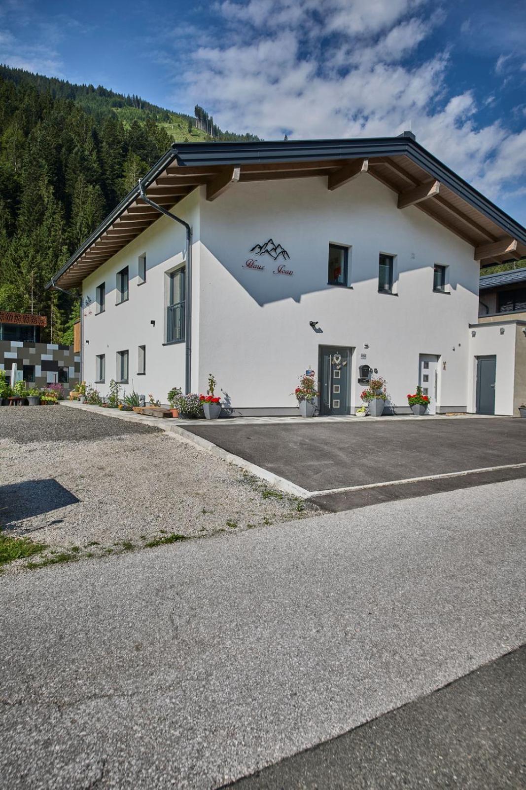 Haus Joan - Apartments Saalbach-Hinterglemm Exteriör bild