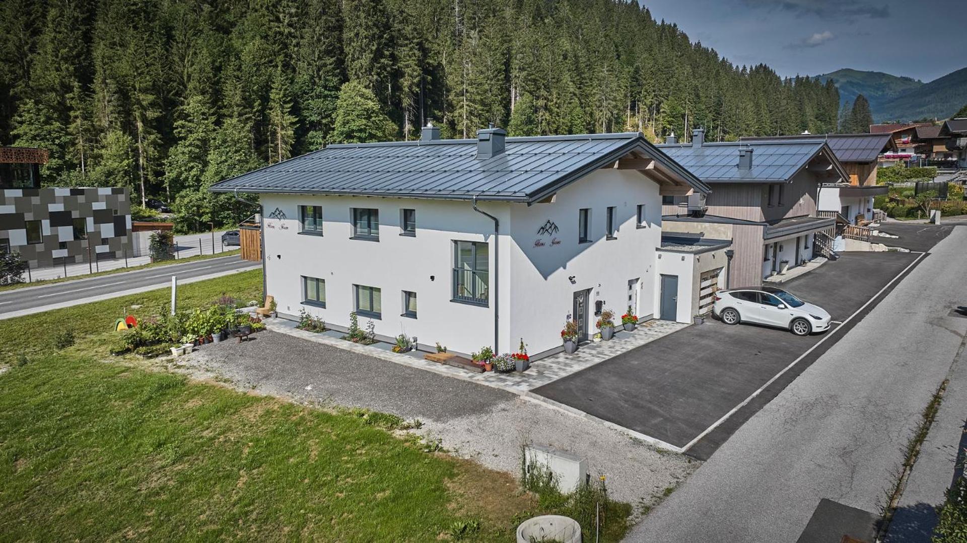 Haus Joan - Apartments Saalbach-Hinterglemm Exteriör bild