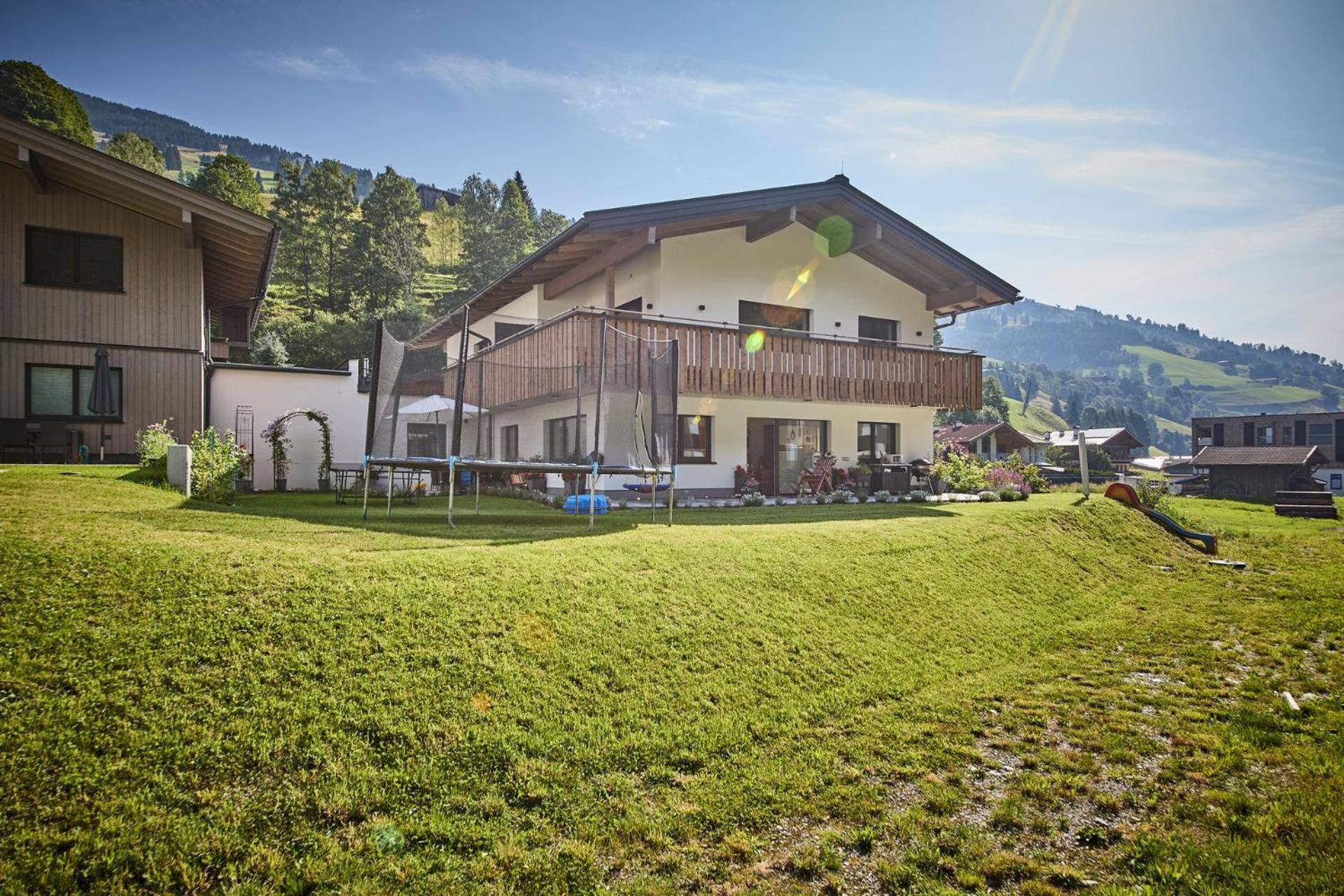 Haus Joan - Apartments Saalbach-Hinterglemm Exteriör bild