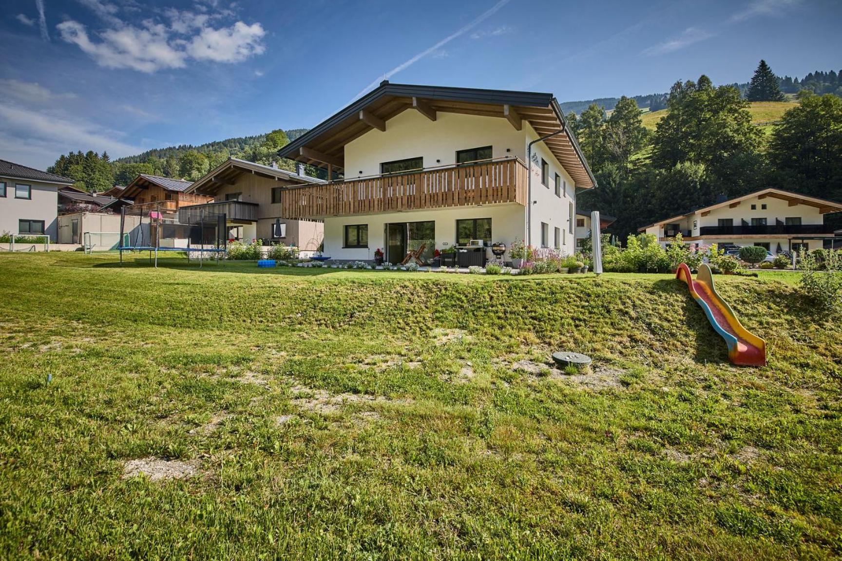 Haus Joan - Apartments Saalbach-Hinterglemm Exteriör bild
