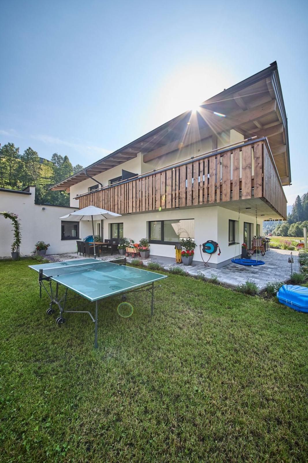 Haus Joan - Apartments Saalbach-Hinterglemm Exteriör bild